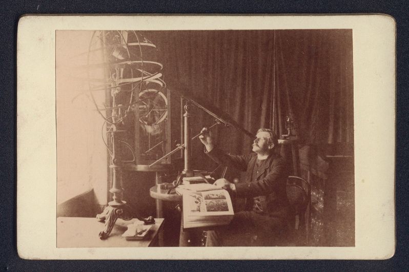 Fotografie &  Plakate: Fotografie Rostock, Astronom mit Telesko – Gebraucht aus Berlin von bartko-reher
