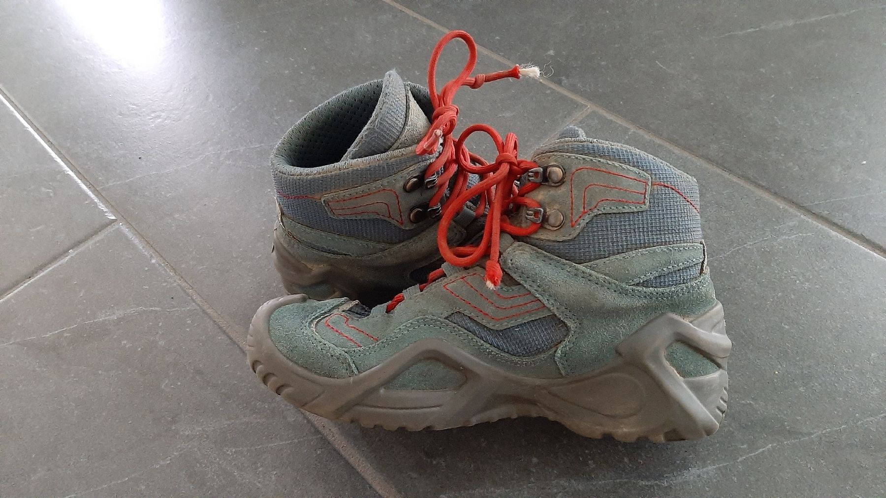 Lowa Scarpe per ragazzi: Lowa Wanderschuhe Grösse 33 – Usato da Dübendorf venduto da Luuuusmeitli12 2