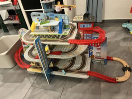 Parkgarage, Flughafen, Bahnhof