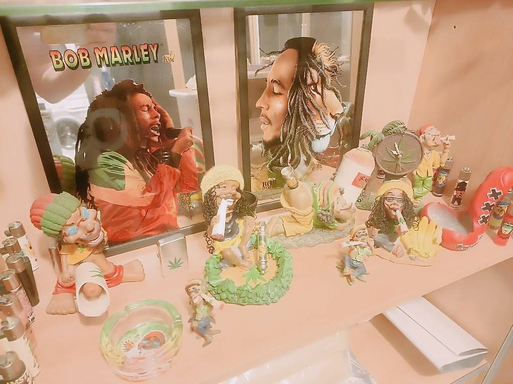 Dischi in vinile: Bob Marley  Tableaux + Figurines + cendriers.. – Usato da La Roche FR venduto da zan_29yx 4