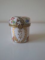Porzellandose  "La Maison de Porcelaine"  handbemalt