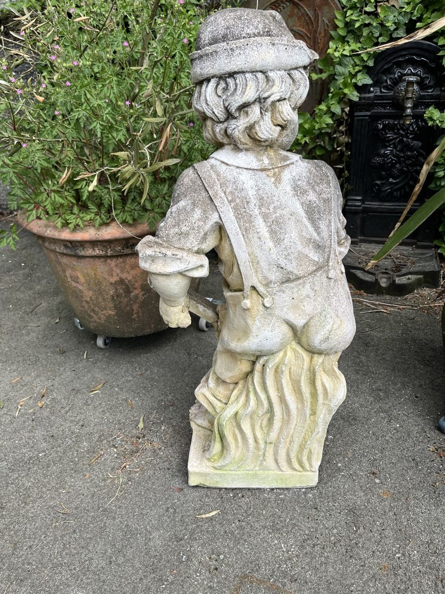 Statuette: Alte Steinfigur Junge mit Säge, ca 1960 – Usato da Buchs ZH venduto da JPK7 1