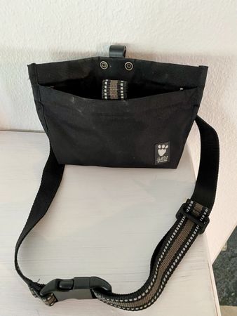 Praktische Futtertasche für Hunde - Top Zustand!