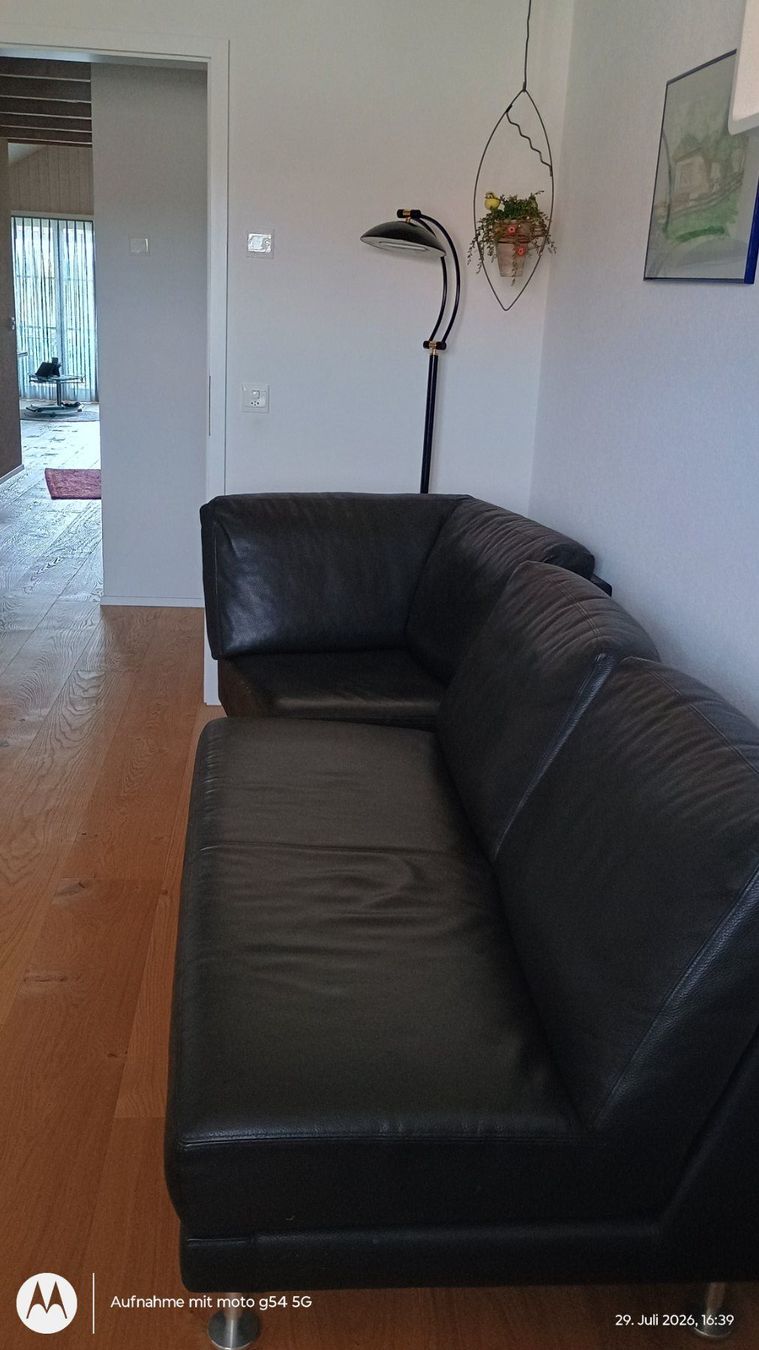 Artanova Sofas: Ledersofa mit seitlichem  Abschluss 2 teile schwarz – Gebraucht aus Fislisbach von mar_2xq5