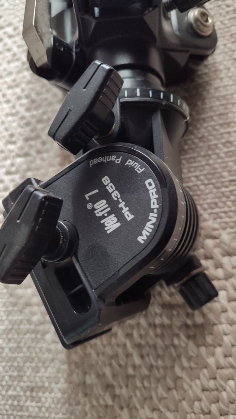 Velbon Treppiedi & Teste: Stativ Velbon PH-368 Mini Pro Fluid – Usato da Oberägeri venduto da ang_22g5 2