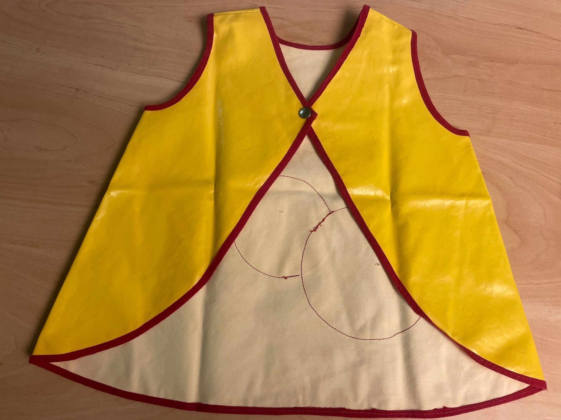 Altro per bambini: Plastifizierte Schürze Gr.104 – Usato da Obergerlafingen venduto da cabo4 1
