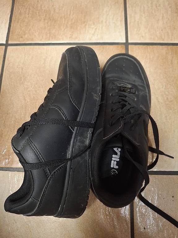 Scarpe da donna: Fila sneaker 38 – Usato da Eriswil venduto da swe_t72b