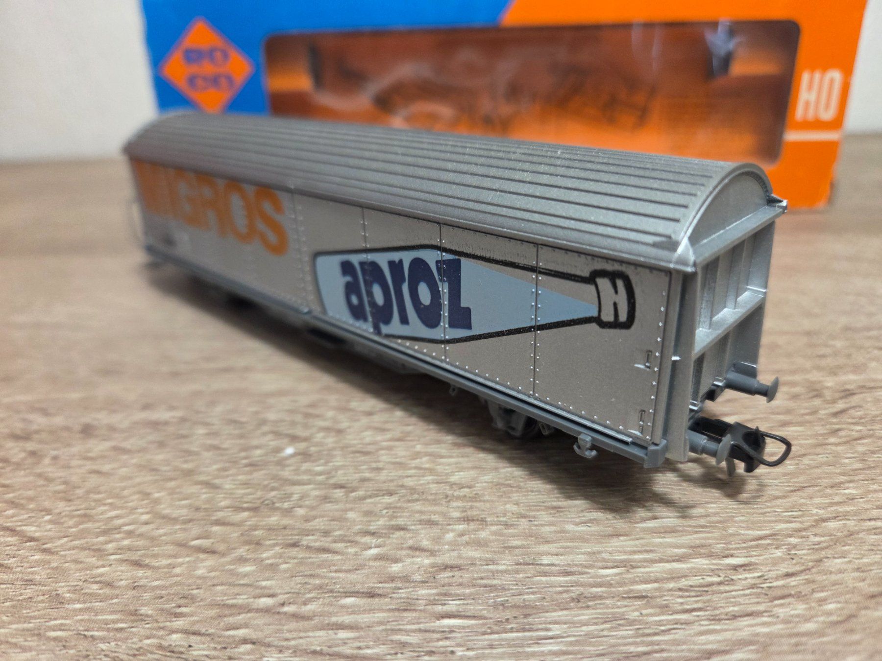 Roco Modellini di ferrovie: Roco 4340 B Güterwagen Migros SBB H0 – Usato da St-Aubin-Sauges venduto da Lo_Go 3