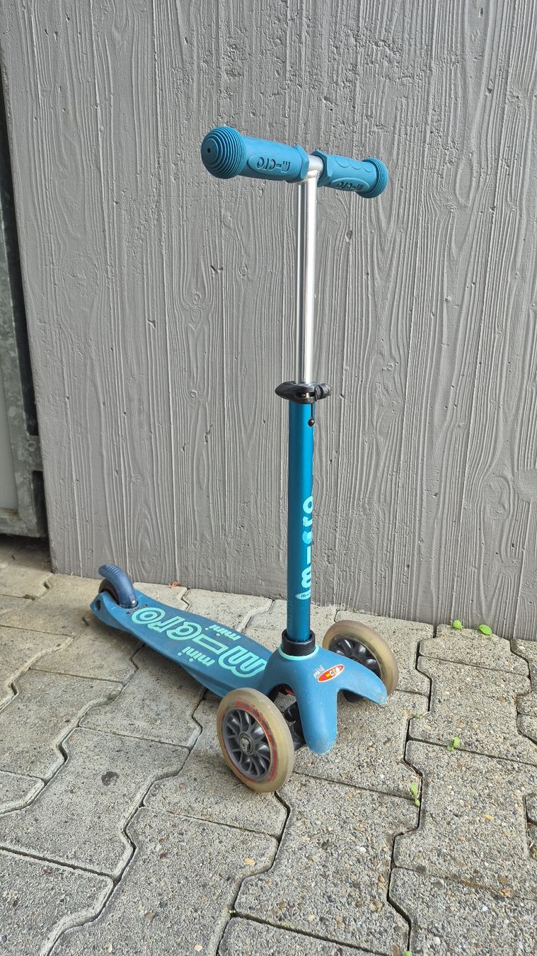 Micro Kickboard: Micro Mini Micro Kinderkickboard blau – Usato da Hochdorf venduto da fra_b7nc