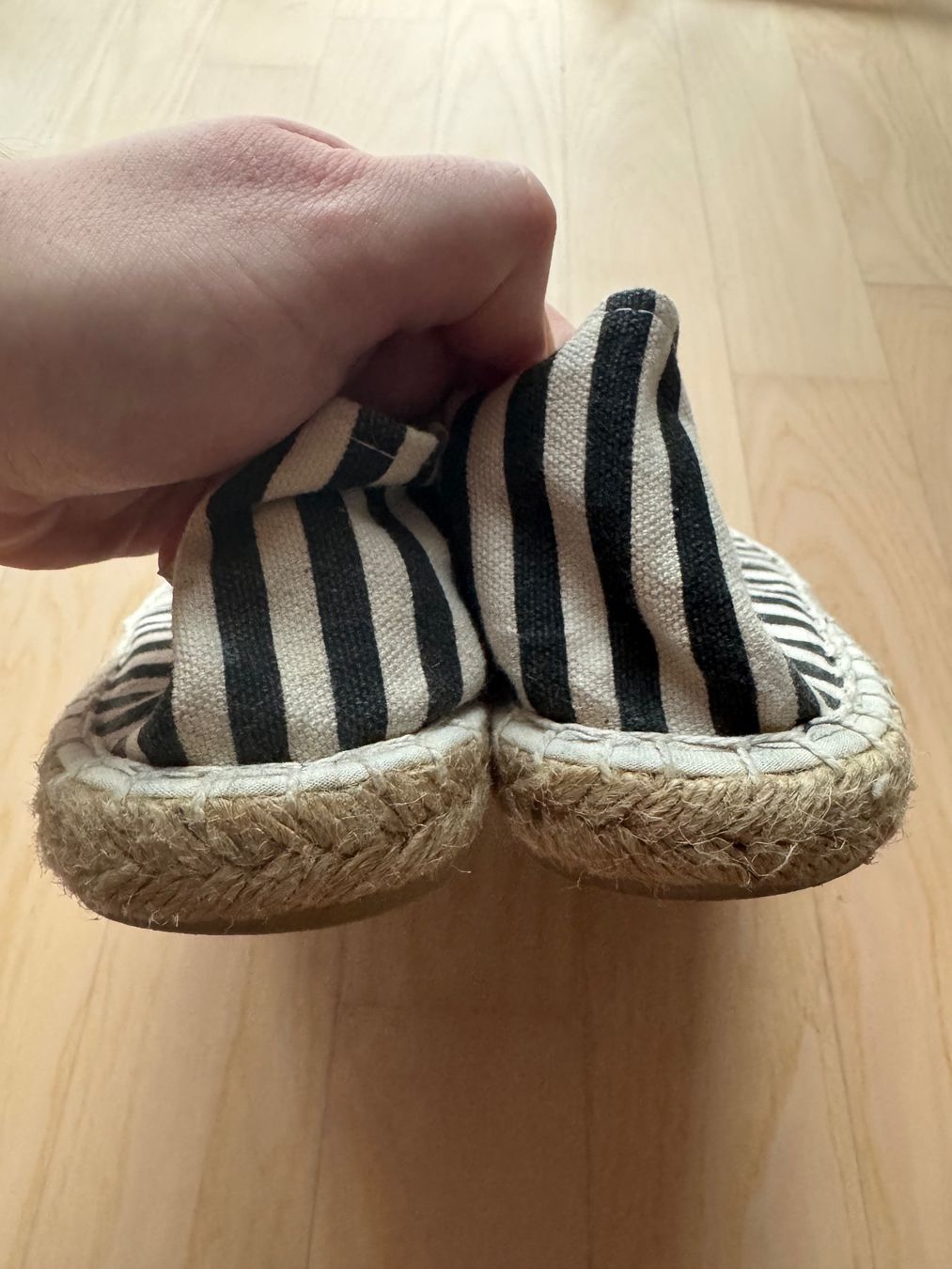 Scarpe da donna: Espadrilles schwarz/weiss mit Glitzer, Gr. 40 – Usato da Winterthur venduto da damoiselles 2