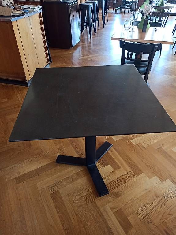 Tables: Table de bistrot – D'occasion à Vaulruz par TeurtrieM