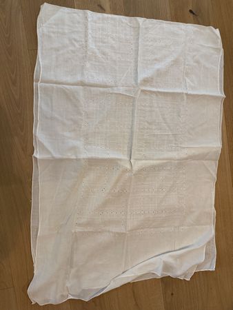 Weisses Tuch mit Lochstickerei, H&M, Neuwertig!