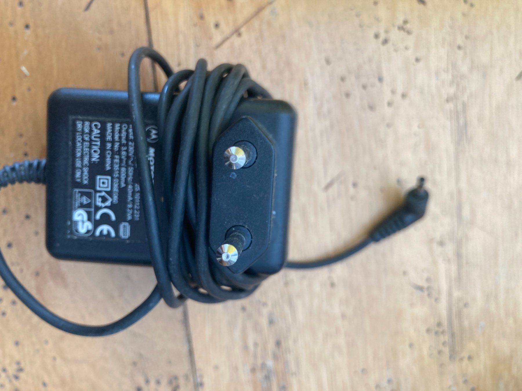Caricabatterie: Motorola Ladegerät SPN4889A 3.6V 600mA – Usato da Eglisau venduto da Shoprabbit 1