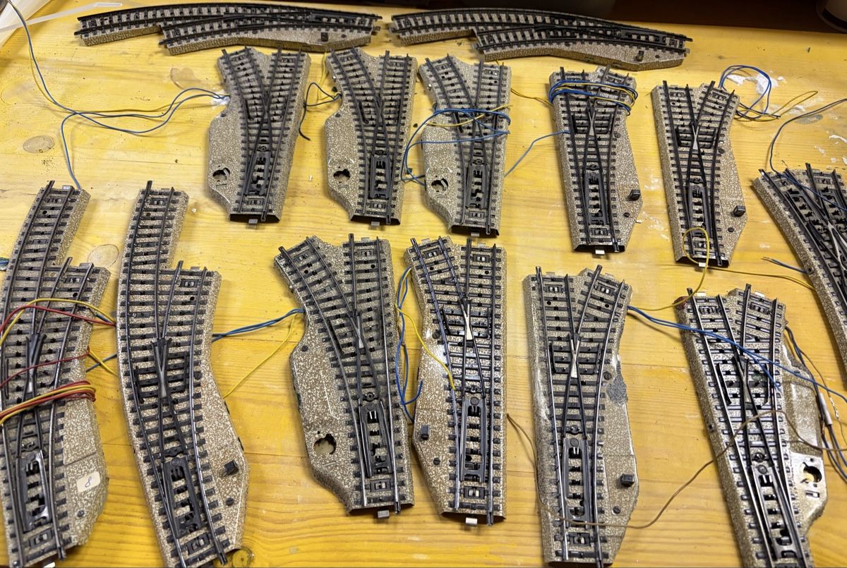 Märklin Modellini di ferrovie: Märklin M Weichen 15 Stück – Usato da Weiningen ZH venduto da Eisenbahn2000 1