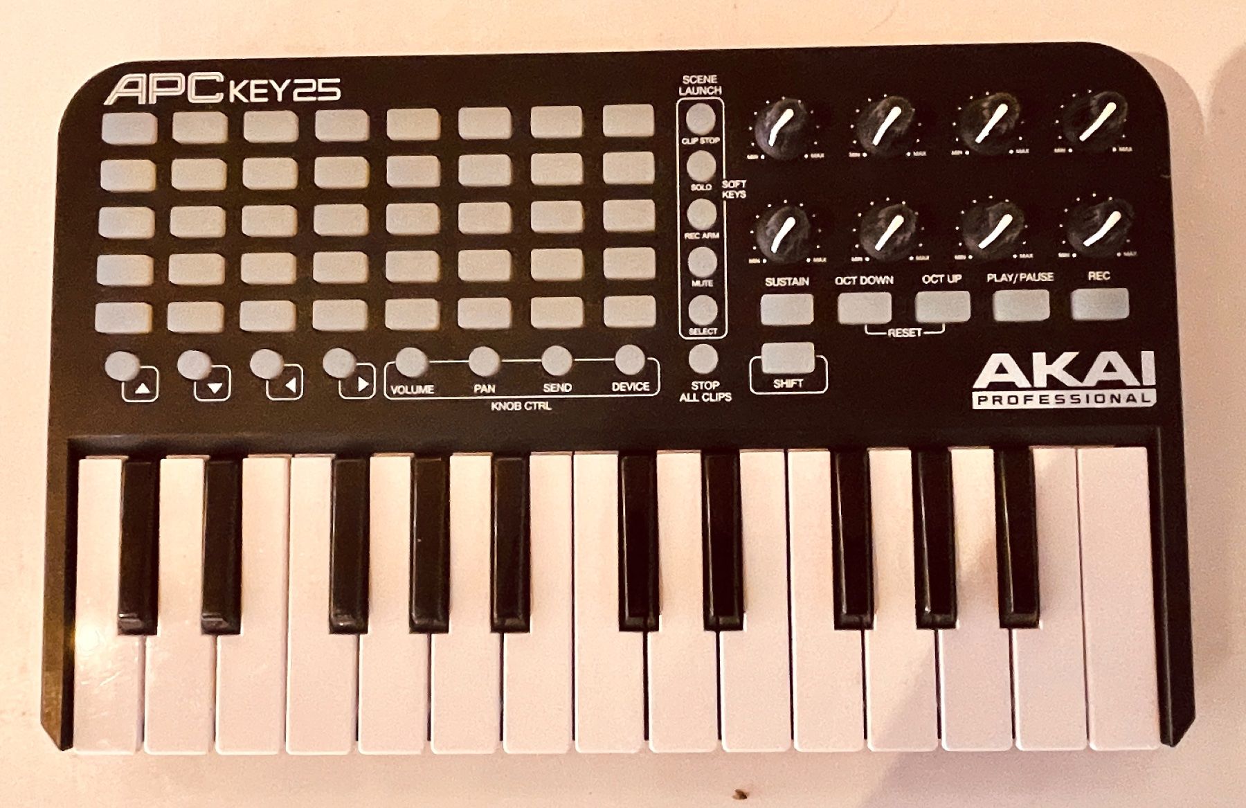 Akai Console di mixaggio: AKAI APC Key 25 – Usato da Thun venduto da Stagemanager