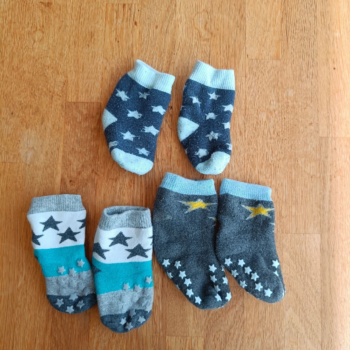 Socken für Kinder: Socken antirutsch Grösse 17-18 – Gebraucht aus Jaberg von urig17.