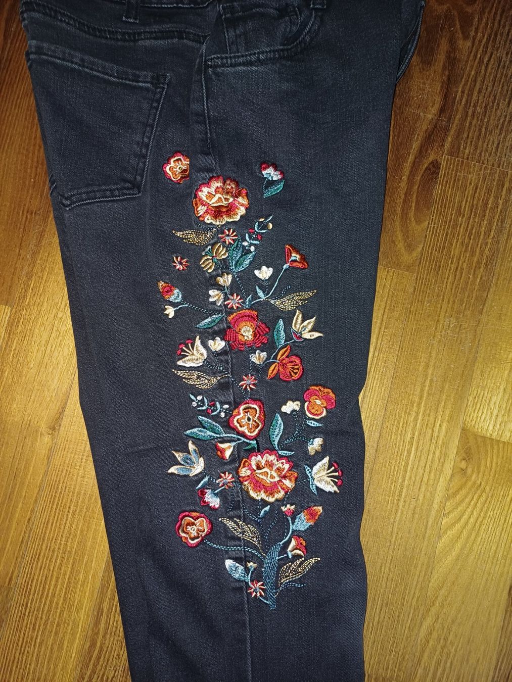 Jeans: Jeans mit Blumen – D'occasion à Winterthur par Smily-_- 2