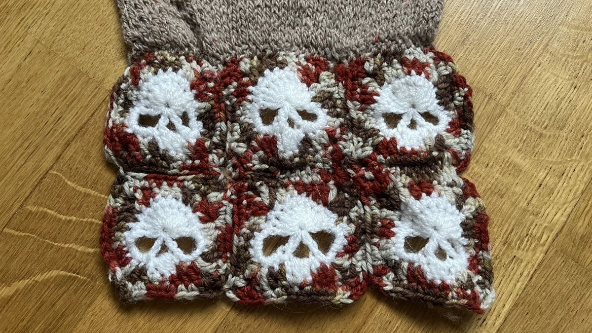 Foulard & Sciarpe: Schal mit Totenkopfmuster – Usato da Zürich venduto da vhaav1510 2