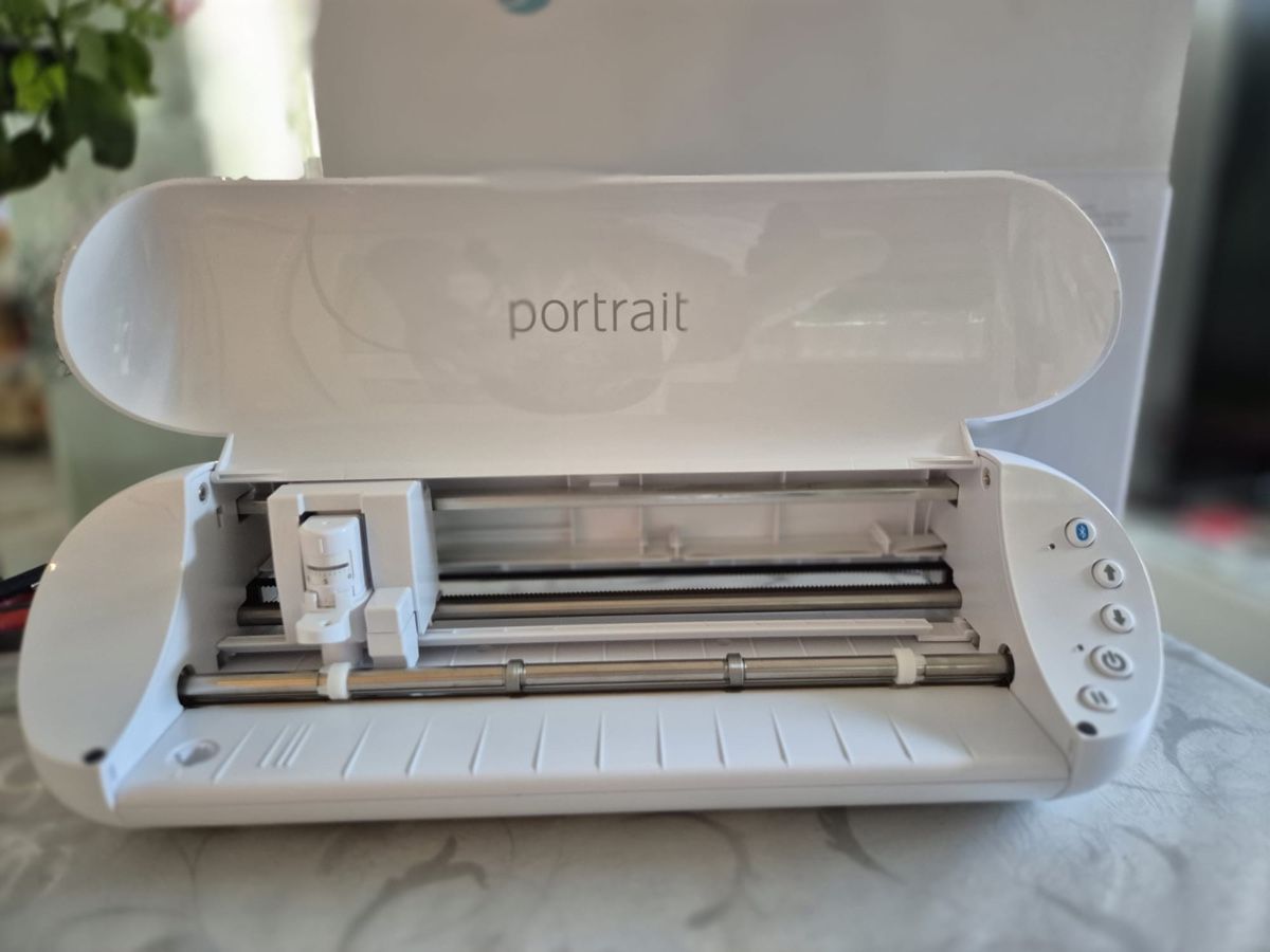 Bindegeräte: Silhouette Portrait 3 Plotter + Peach Personal Binder – Gebraucht aus Dielsdorf von cjpulia 2
