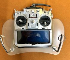 Futaba T14 MZ Sender, konvertiert auf FASST 2,4‑GHz