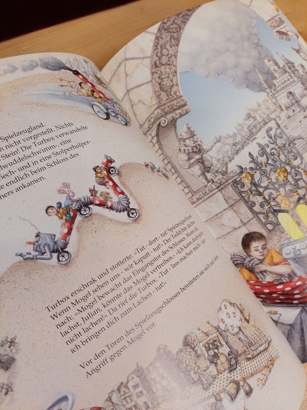 Libri: Buch  die Reise ins Spielzeugland – Nuovo (secondo la descrizione) da Davos-Platz venduto da musikhauskollegger 2