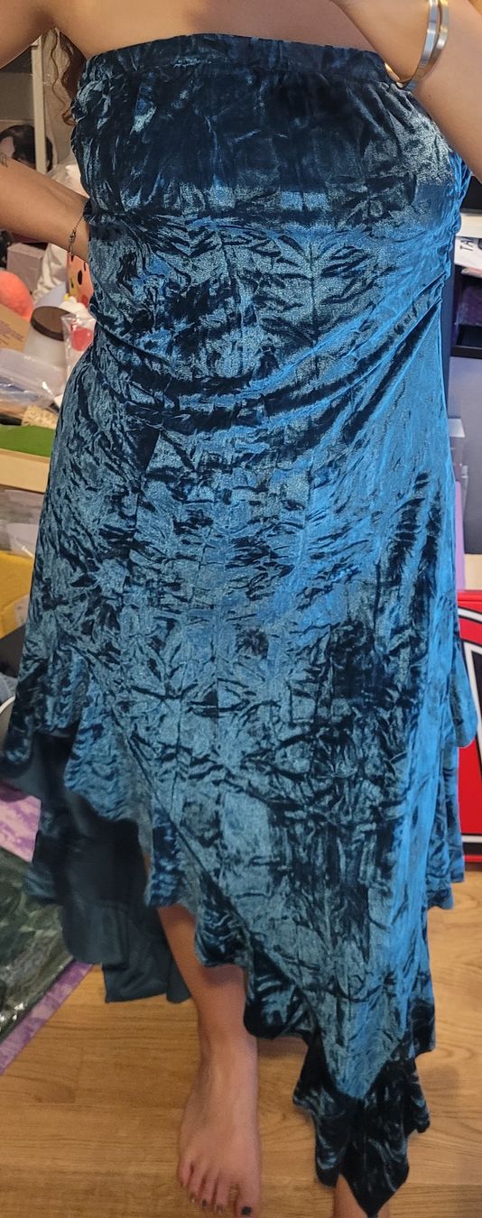 Urban Outfitters Vestiti: Velvet Dress – Nuovo e nell'imballaggio originale da Zürich venduto da vic_w2tl 1