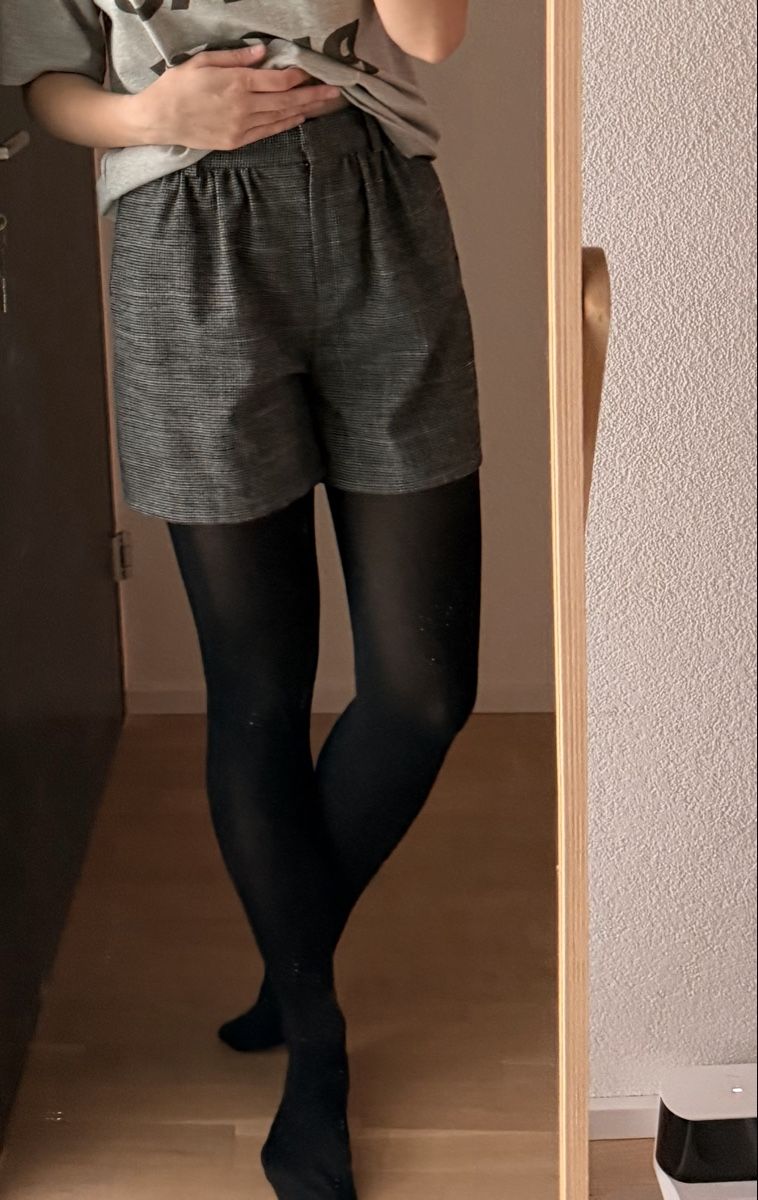 Maje Pantaloni: Wool shorts by Maje in very good condition. – Usato da Zürich venduto da Olyapetr77