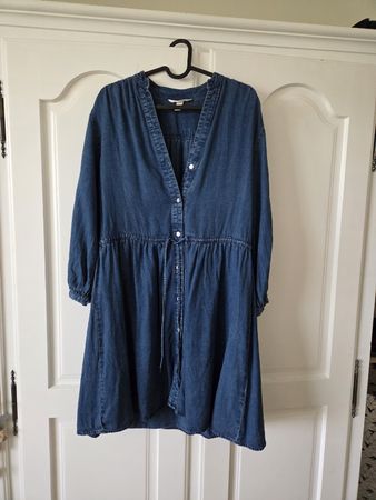 Jeanskleid blau mit Bindegürtel Grösse XS (oversize)