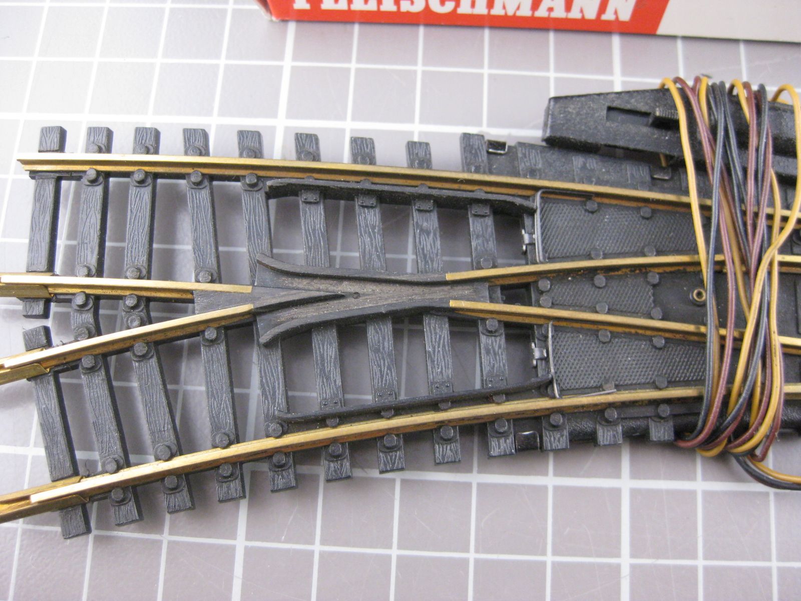 Fleischmann Modelleisenbahnen: Fleischmann Elektro-Bogenweiche 6076 – Gebraucht aus Malters von Marosko 2