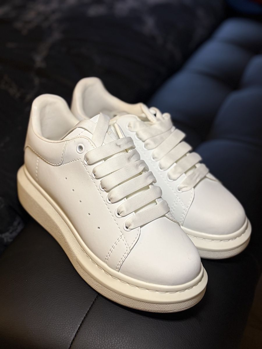 Alexander Mcqueen Herrenschuhe: Alexander Mcqueen – Neu und originalverpackt aus La Chaux-de-Fonds von sil_8zt8