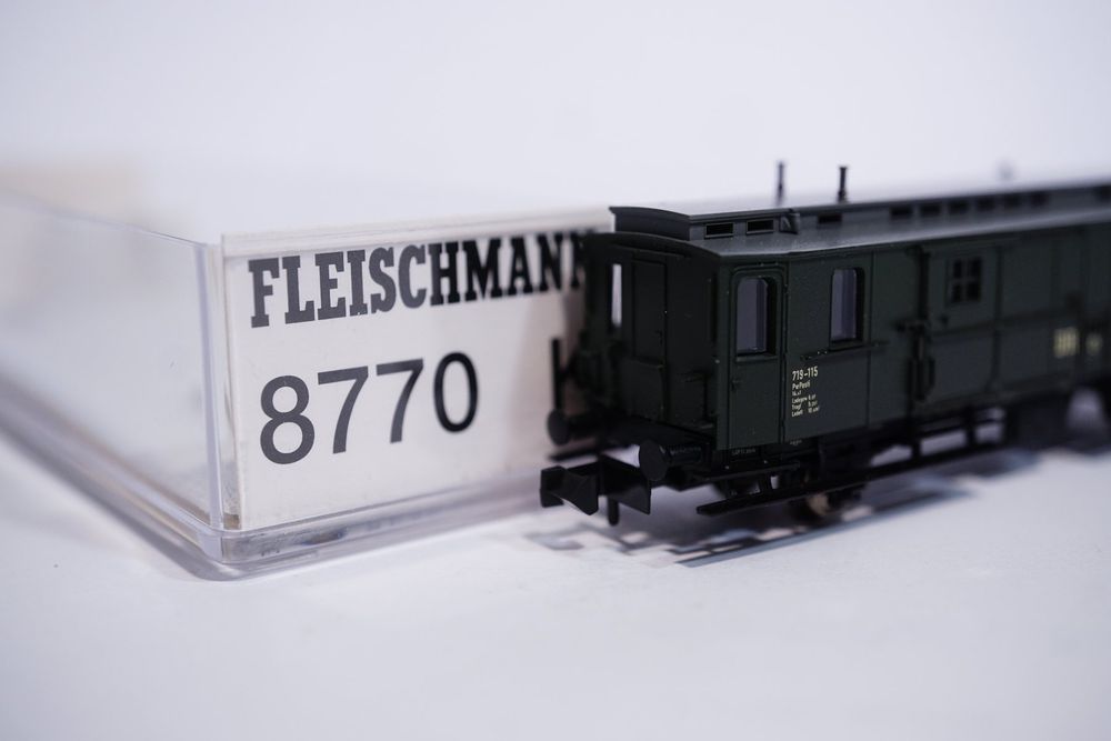 Fleischmann 6260005 Schürzen-Postwagen, DB, Ep. III N
