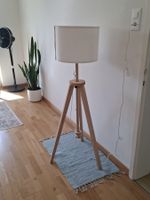 Stehlampe Holz Dreibein weisser Schirm gebraucht