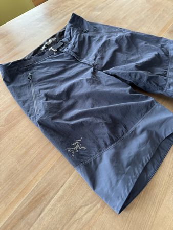 Arc'teryx Shorts Men's Size S Blue Used