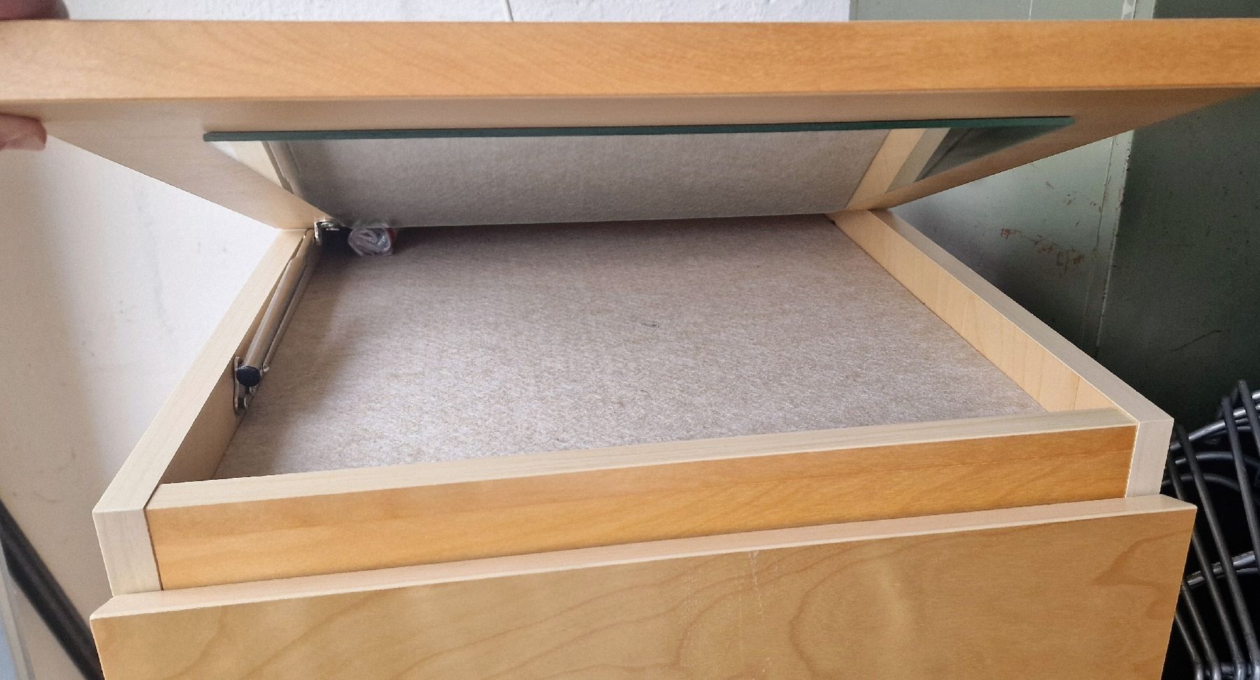 Cassettiere: IKEA Kommode mit 6 Schubladen und Spiegel hellbraun – Usato da Muri AG venduto da MrsRami 1