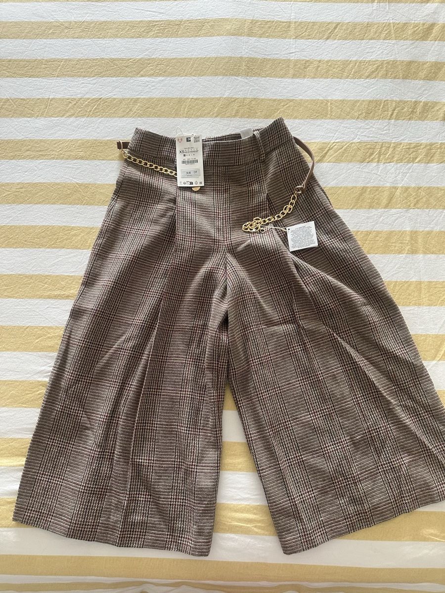 Zara Hosen: Long Bermudas with belt  – Neu und originalverpackt aus Buchrain von Franciscacsousa