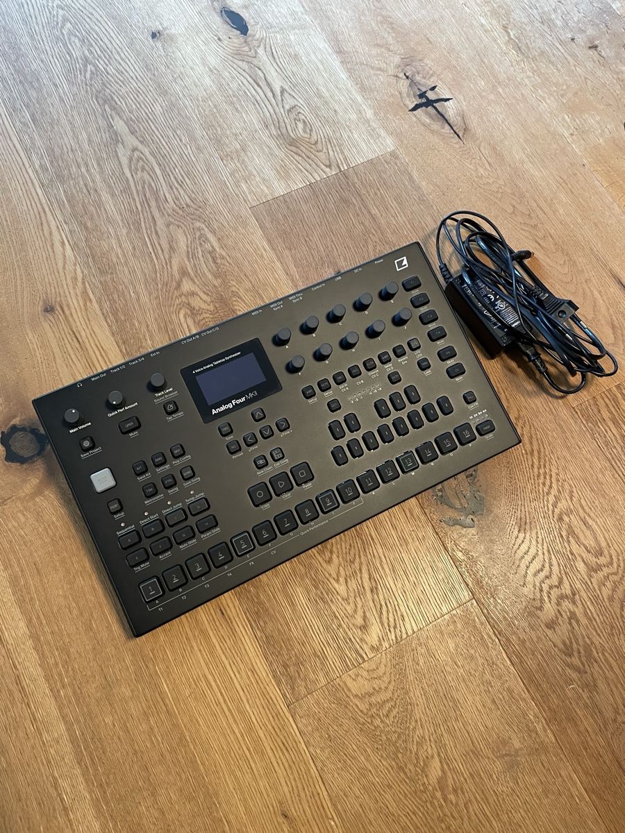 Elektron Strumenti musicali: Elektron Analog Four MKII – Nuovo (secondo la descrizione) da Mühlau venduto da sve_56c8