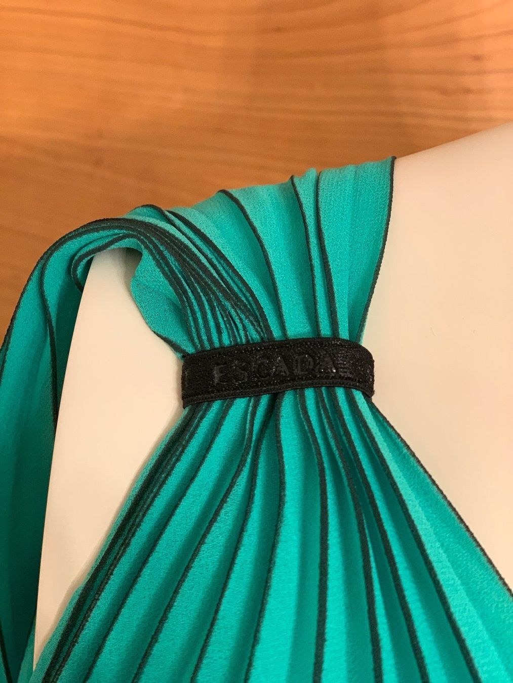 Escada Kleider: Escada Sport Gestreiftes Plissee-Kleid – Neu (gemäss Beschreibung) aus Unterägeri von Jr61 2