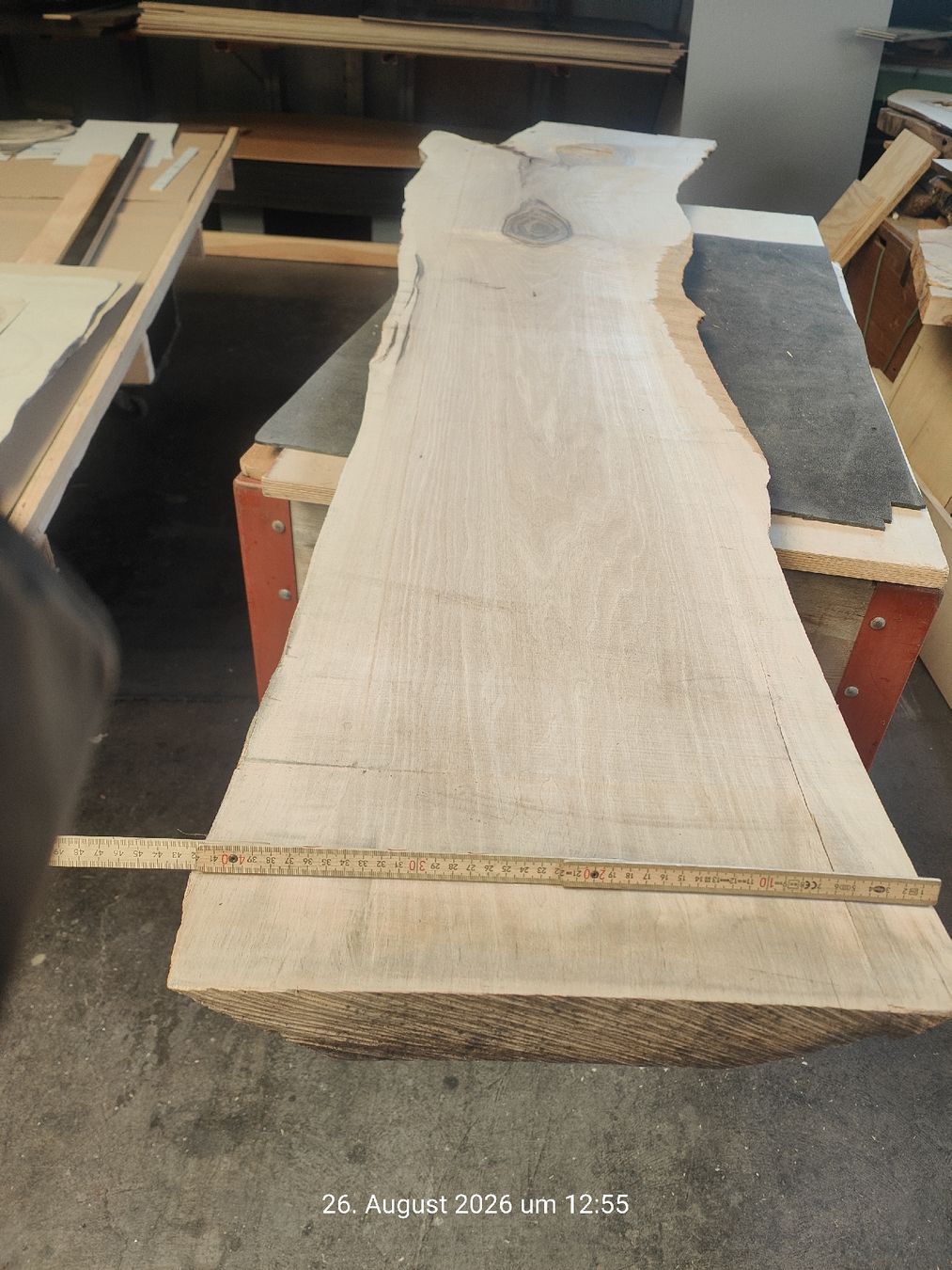 Holzartikel: Nussbaumbrett  – Gebraucht aus Aesch LU von Cubic 2