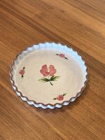 Tarteform Keramik handbemalt Blumenrand gewellt