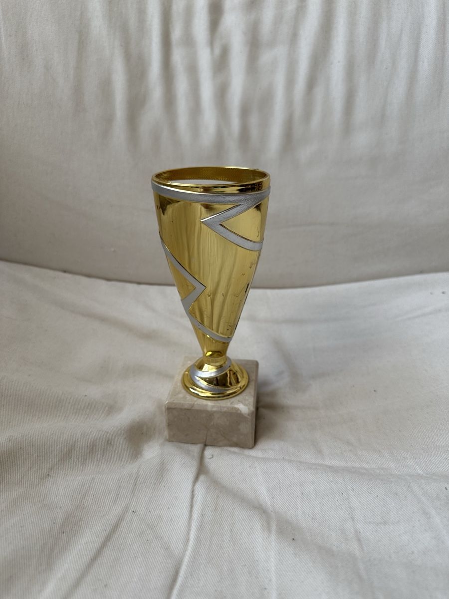 Sonstiges zum Sammeln & Seltenes: Goldener Pokal – Gebraucht aus Basel von ari_f26x 3