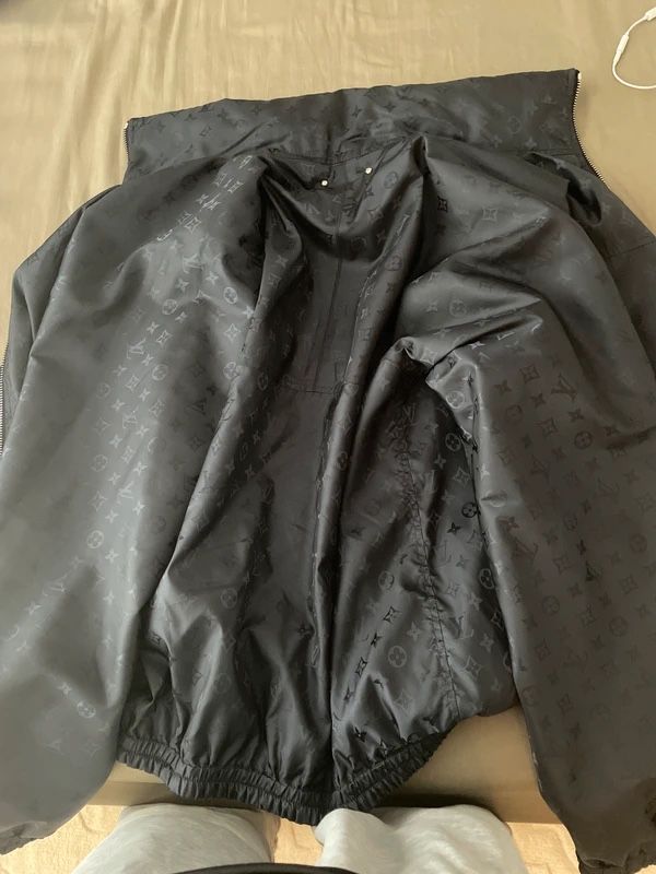 Louis Vuitton Giacche: Louis Vuitton Windbreaker Reversible – Nuovo (secondo la descrizione) da Bürglen TG venduto da yun_55vs 1
