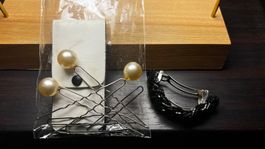 Diverses Épingles à cheveux avec une pochette en cuir