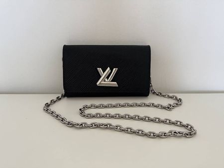 Louis Vuitton Twist Chain Epi Noir