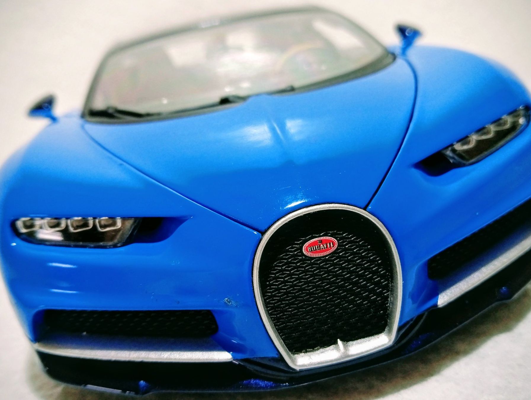Bburago Modellini d'auto: Bugatti Chiron – Usato da Huttwil venduto da Secondtrain 3