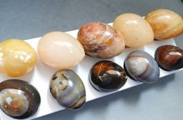 4 Stk. Naturstein Eier 5-6cm gross / Lager-Sonderverkauf
