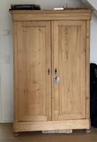 Antiker Tannenschrank