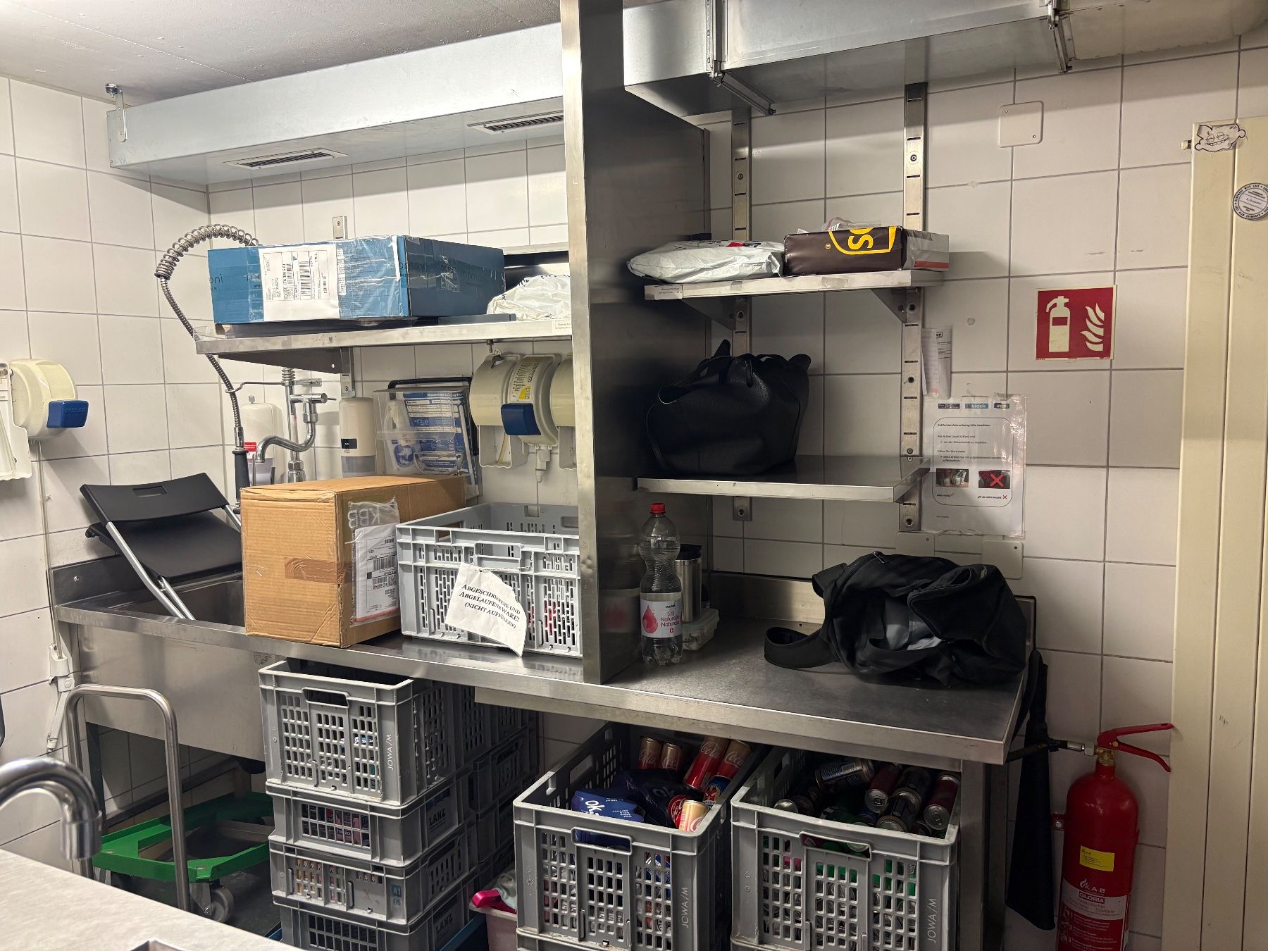 Equipement de magasin & Foires: Gastro Küchenzeile Ablage   Uster ZH – D'occasion à Emmenbrücke par Plan-C-Liquidationen