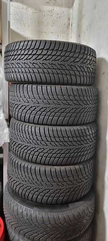 Pneus & Kompletträder: WINTERREIFEN   215 / 40 R17 – Gebraucht aus St. Gallen von kratzki01