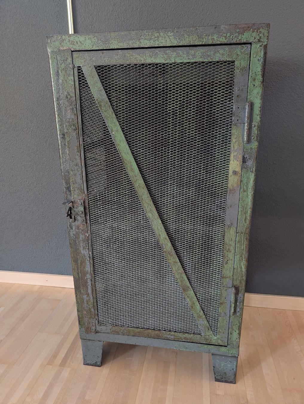 Cassettiere: Alter Werkstattschrank / Industriemöbel / Industrial / Loft – Usato da Niederwil SO venduto da seidenweg