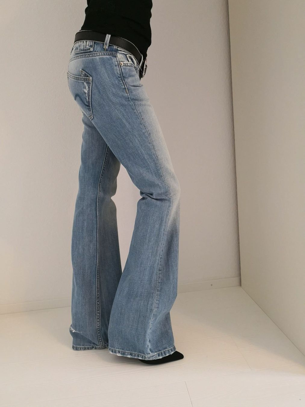 Mango Jeans: 🤩MANGO FLARED JEANS BLUE DENIM & CHANEL P. – Usato da Olten venduto da Naja-Twins-Twins 4